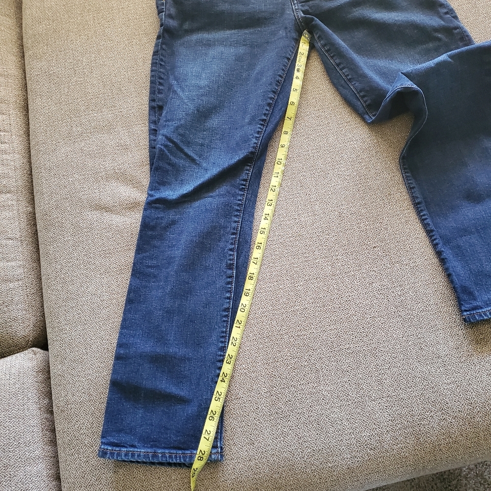 Vineyard Vines jeans size 33x30 like new - Picture 6 of 9